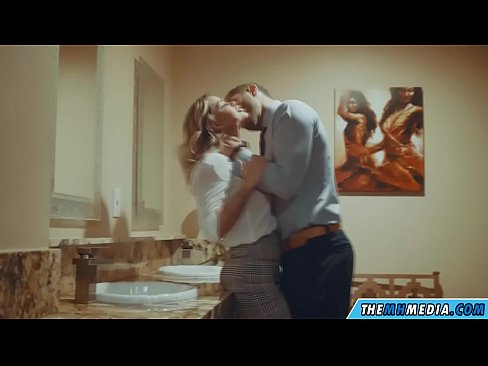 ❤️ Kiam belplena blondulo delogas vin en publika necesejo ❤ Anala porno ĉe eo.porno-negrov.ru ❌❤